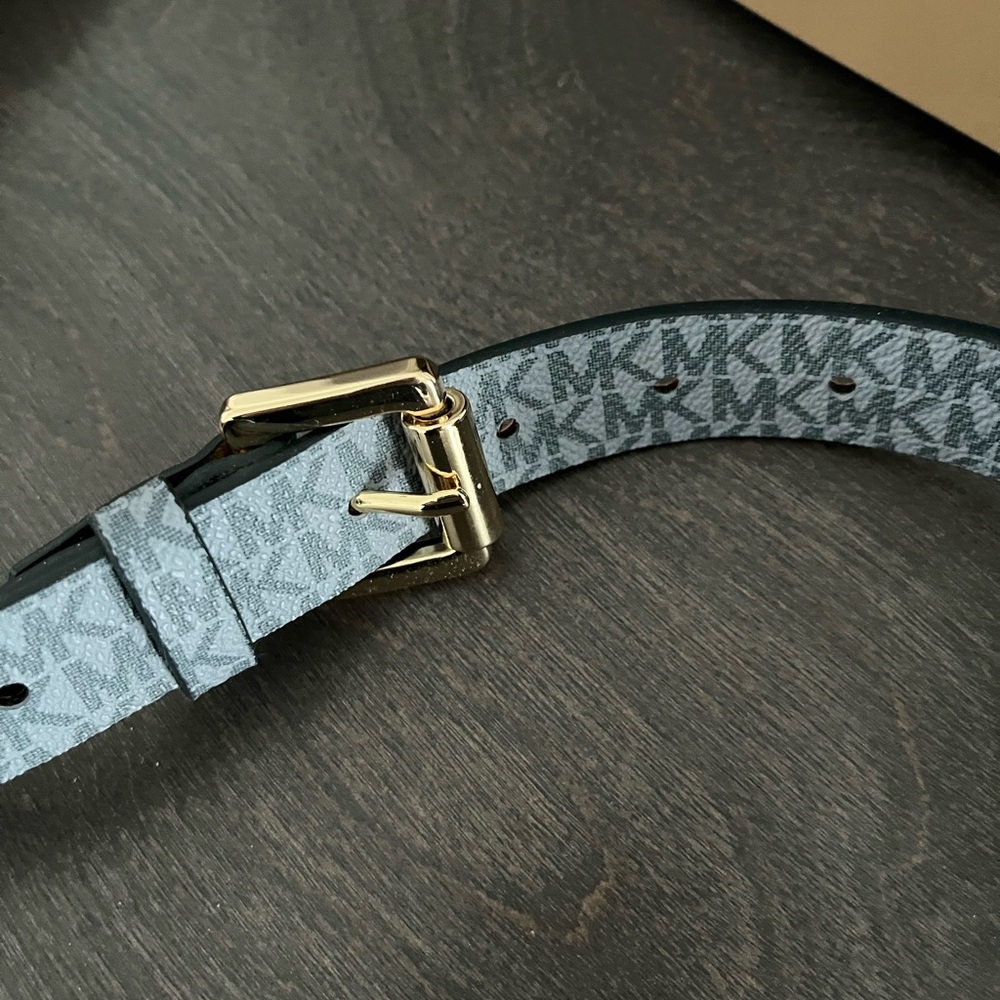 Micheal kors belt bag - Picture 3 of 5